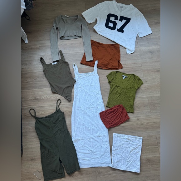 Aritzia Tops - Never worn Aritzia/wilfred/urban outfitters lot